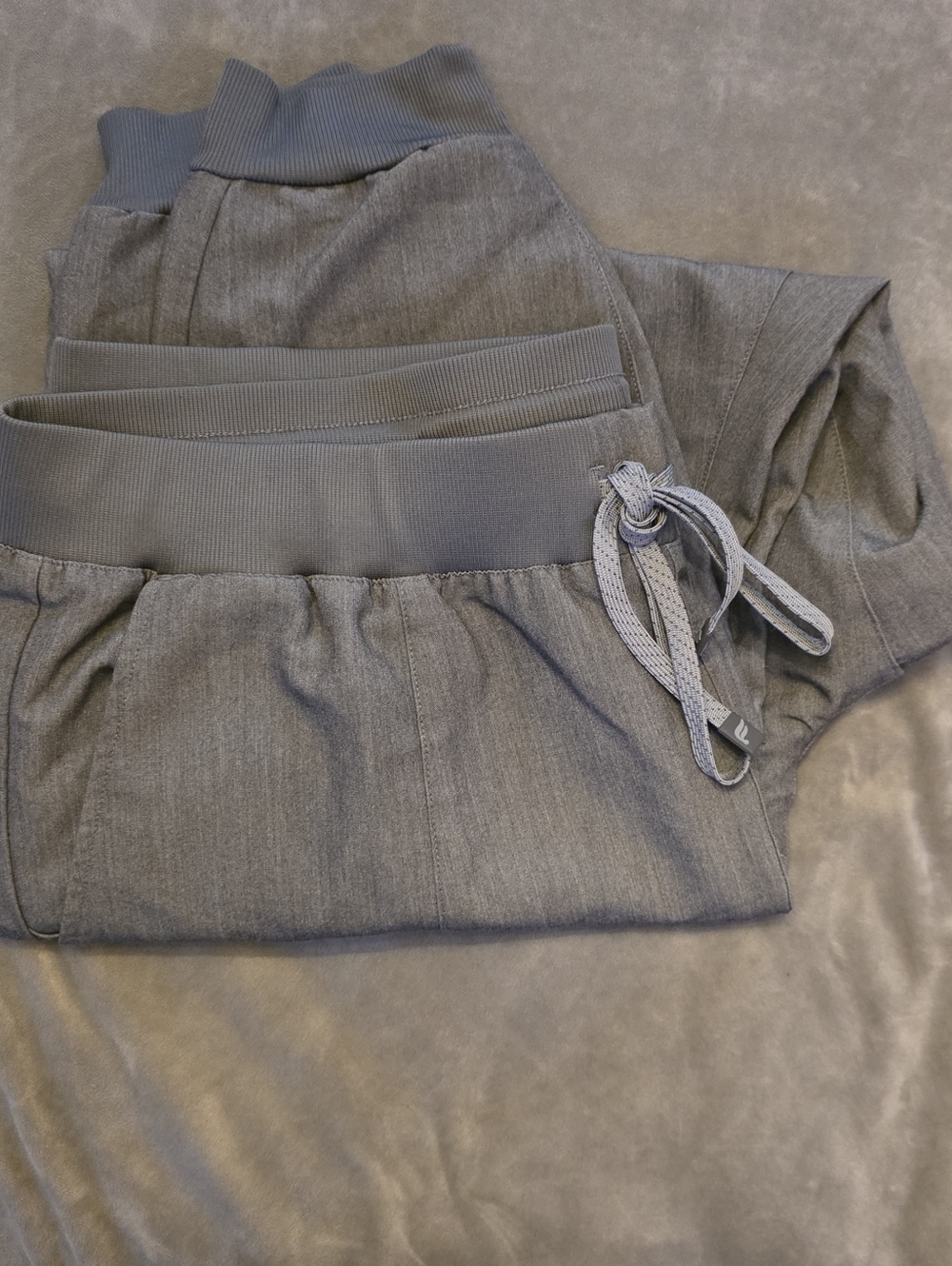 Fabletics Heather Grey Scrub Set - Picture 4 of 6